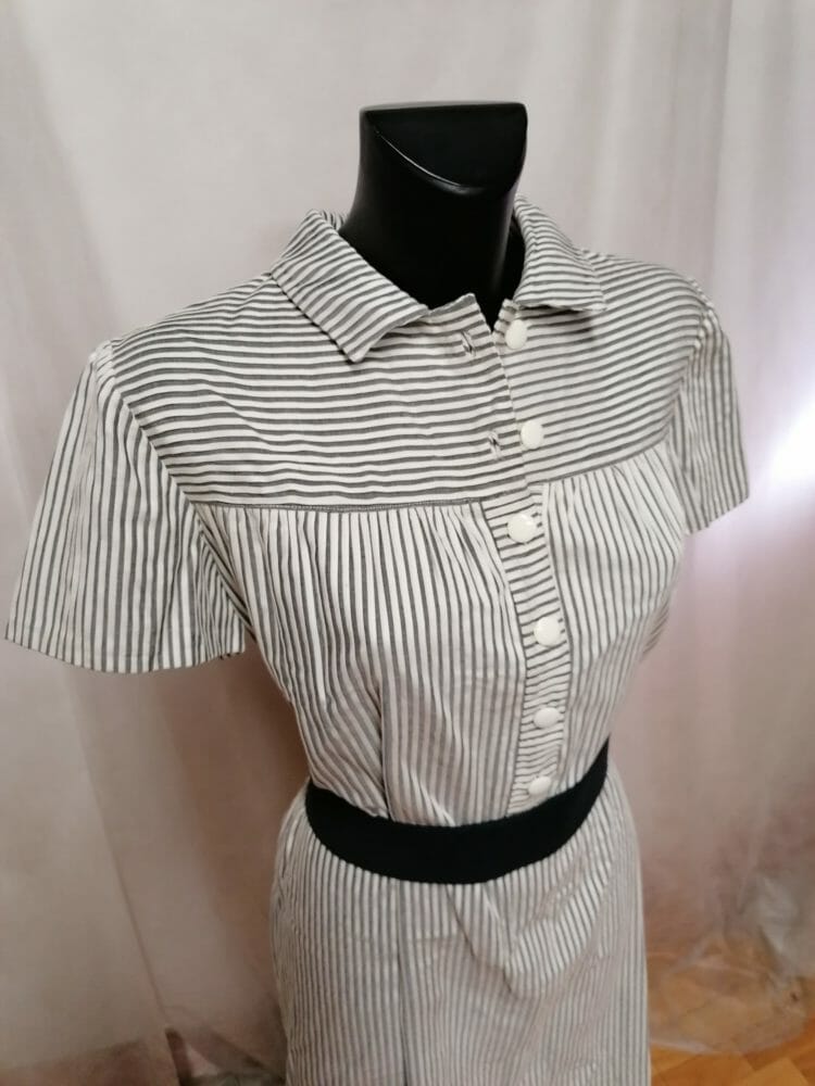 Abito a righe in cotone con bottoni - immagine 4