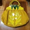 maxi borsa gialla con decorazioni