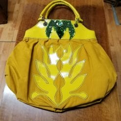 maxi borsa gialla con decorazioni