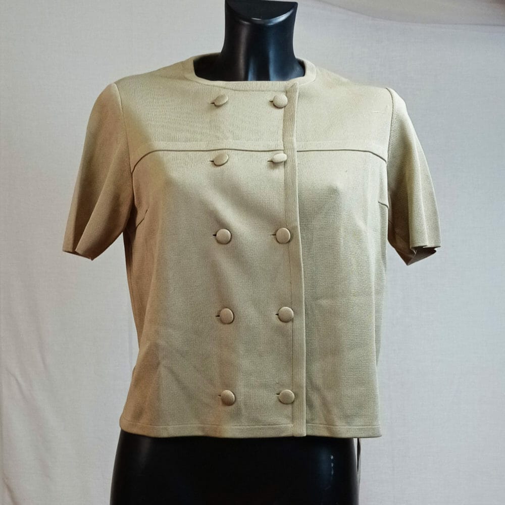 Top pesante con bottoni ricoperti e cinturina rimovibile