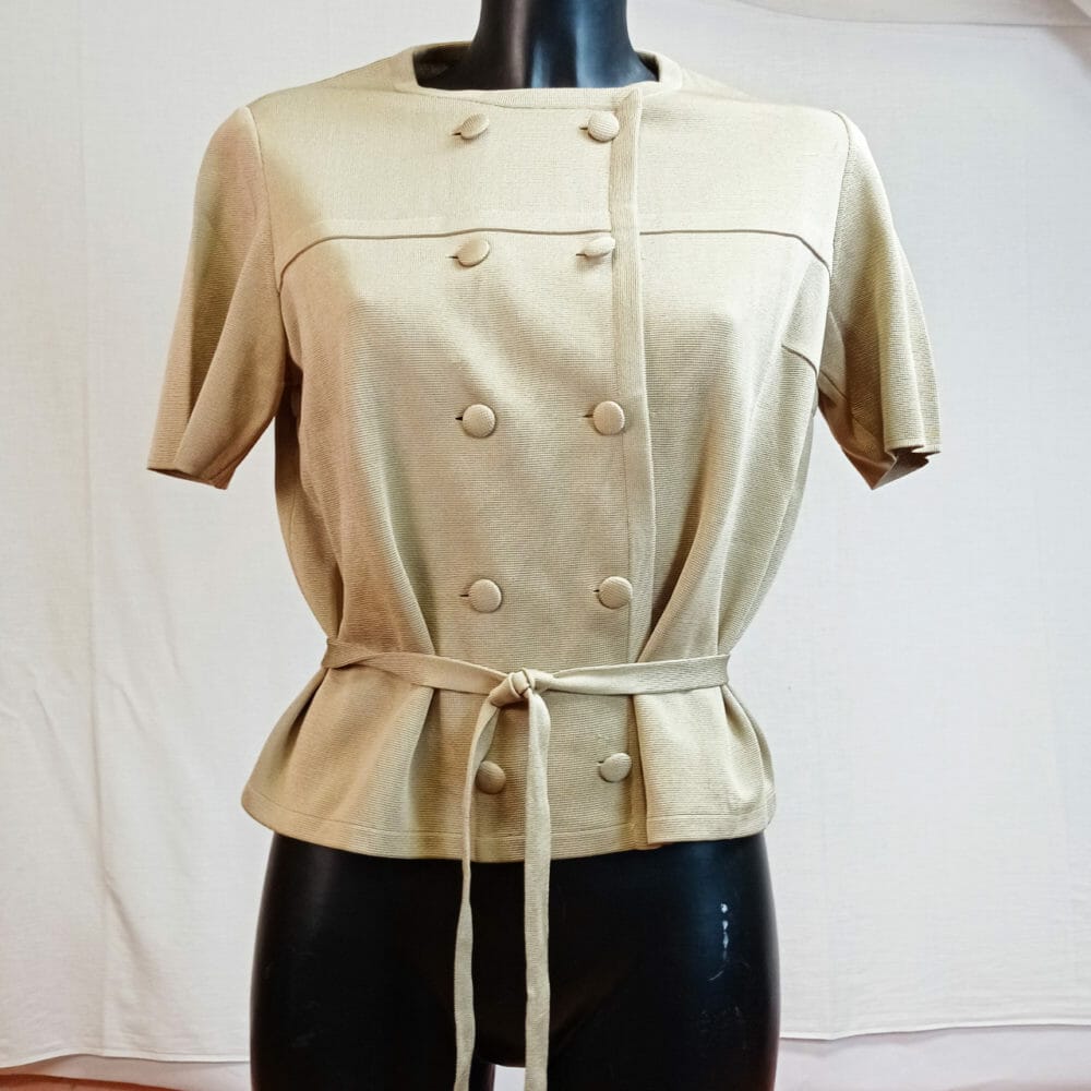 Top pesante con bottoni ricoperti e cinturina rimovibile - immagine 2