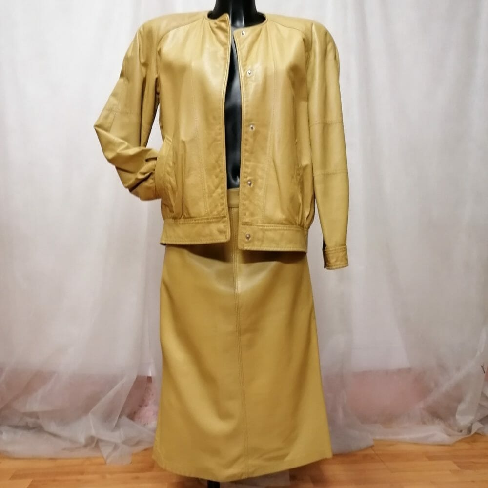 Completo giacca e gonna in pelle morbidissima - immagine 3