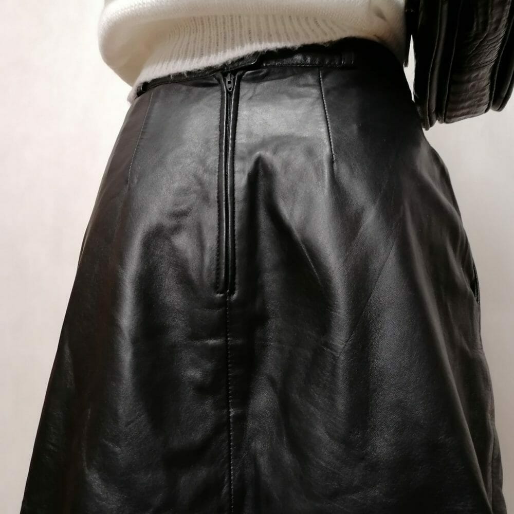 Gonna in pelle nera, lunga e leggermente svasata - immagine 4