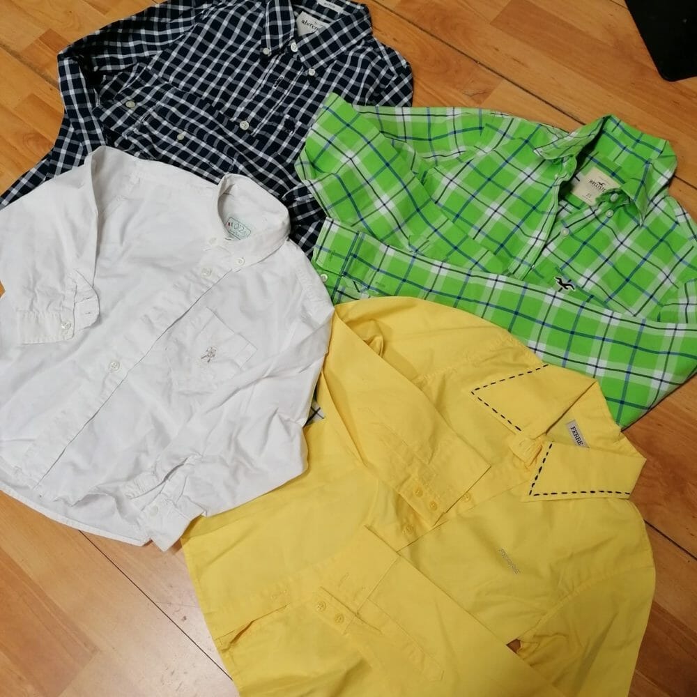 In blocco camicie per ragazzi e bambine