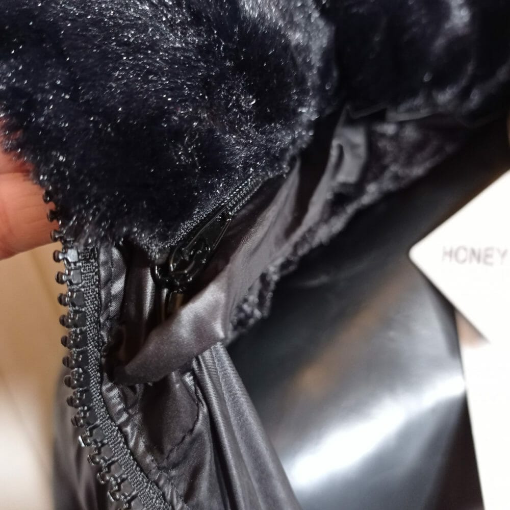 Piumino nuovo con etichette, interno in pelliccia sintetica - immagine 3