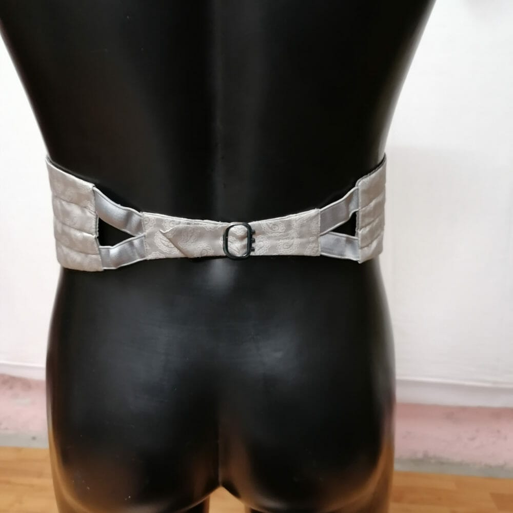 Set in pura seta composto da papillon, fazzoletto da tasca e fascia - immagine 3