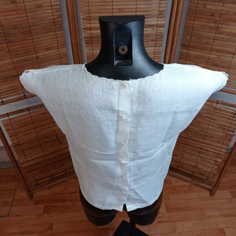 Top disegnato e ricamato a mano - immagine 4