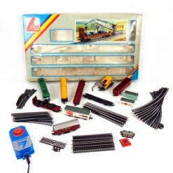 Bellissimo trenino elettrico Lima vintage, tenuto in ottime condizioni, con la pista a otto. Compreso il catalogo dei locomotori e vagoni dell'anno 1970-71.