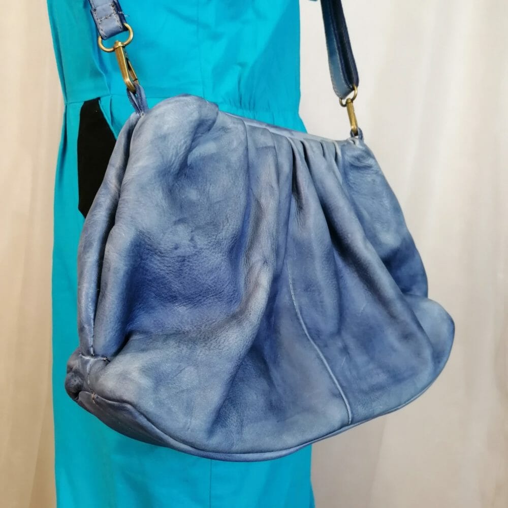 La coccinella borsa azzurra in pelle - immagine 3