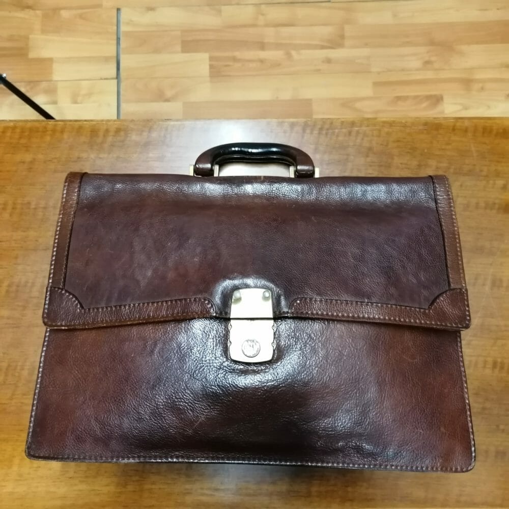 valigetta ventiquyattrore vintage in pelle con combinazione