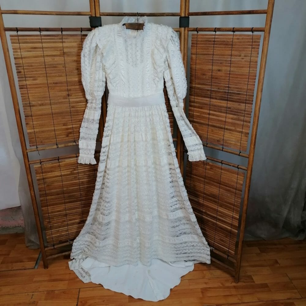 Abito da sposa vintage sartoriale in pizzo e raso, foderato