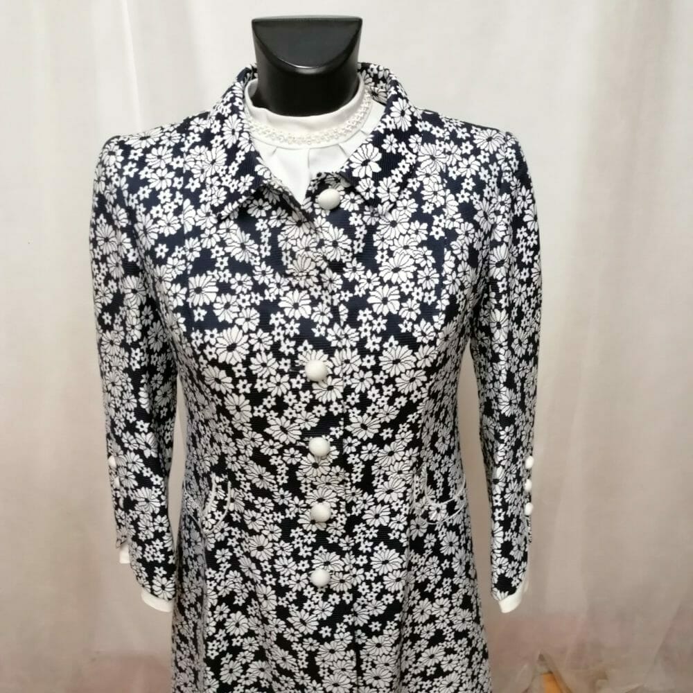 Cappottino sartoriale vintage primaverile a fiori - immagine 3