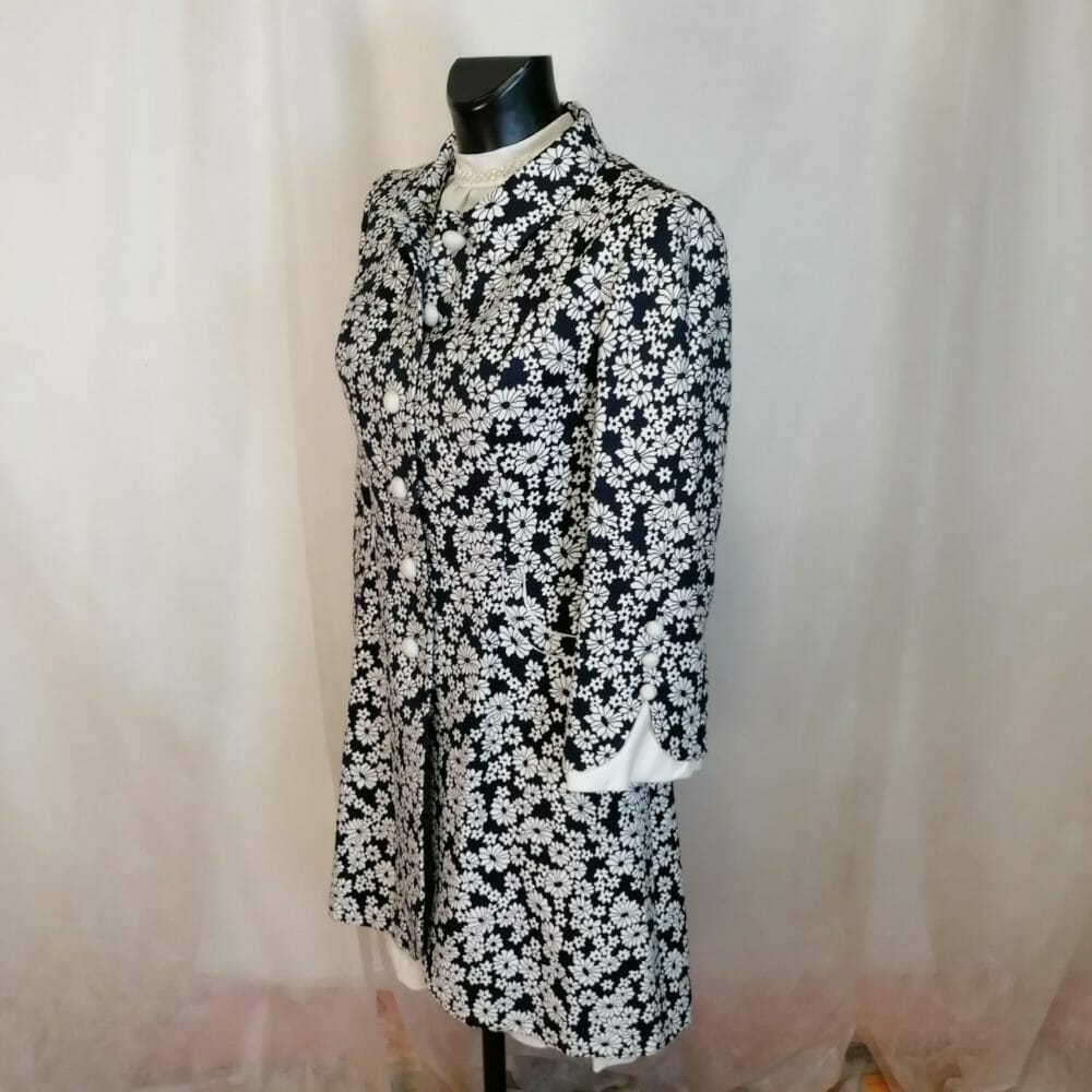 Cappottino sartoriale vintage primaverile a fiori - immagine 8