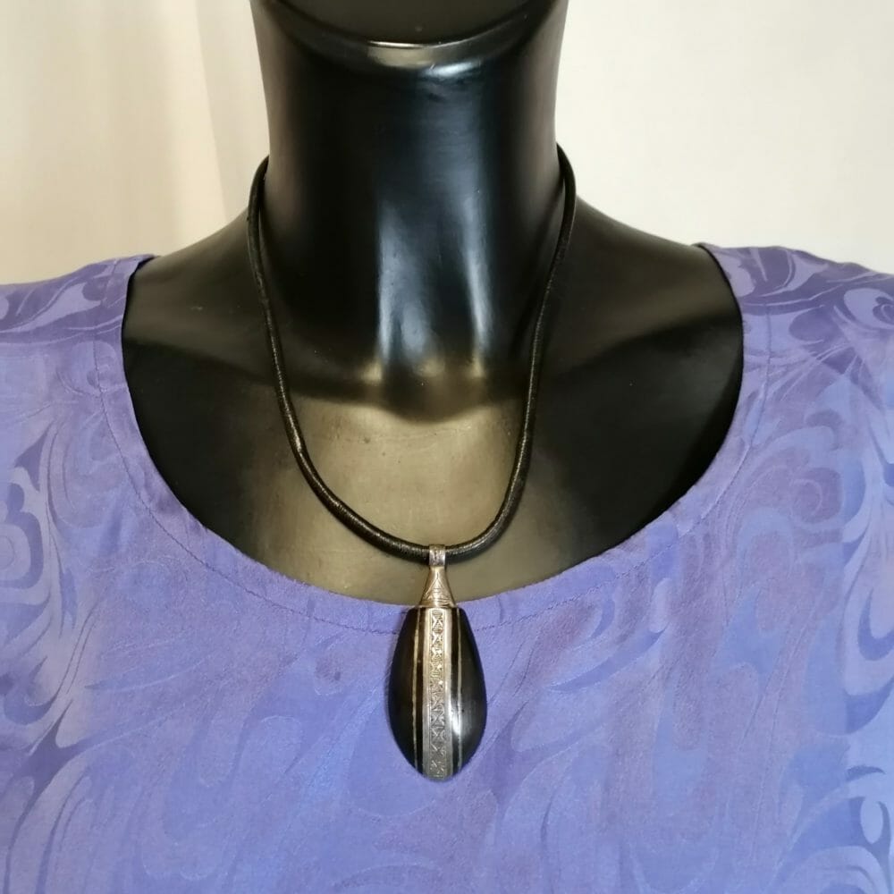 Collana di artigianato Tuareg, legno e argento - immagine 2