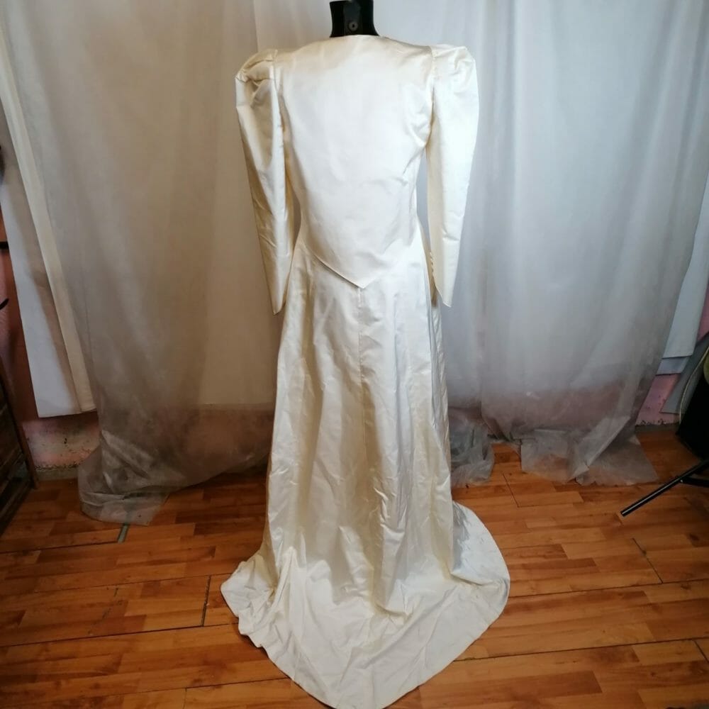 Abito da sposa smanicato con giacca - immagine 6