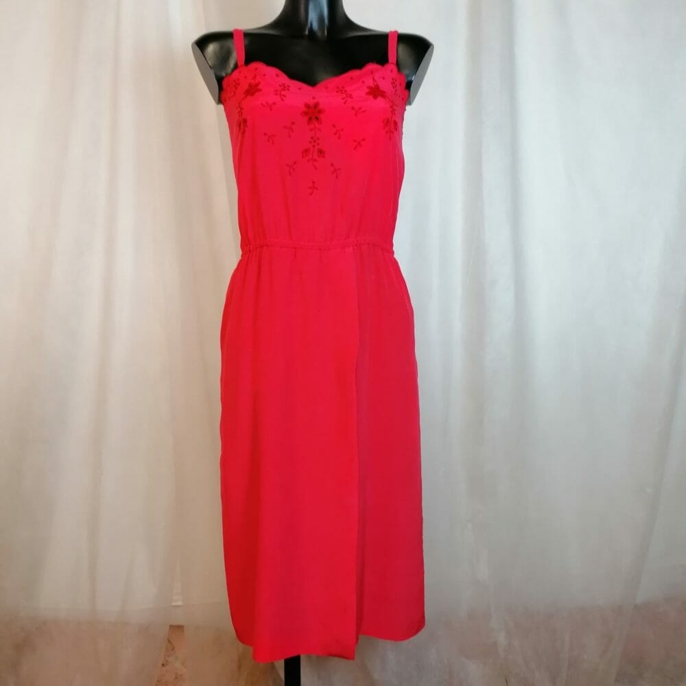 Seta, abito sartoriale ricamato rosso corallo - immagine 3