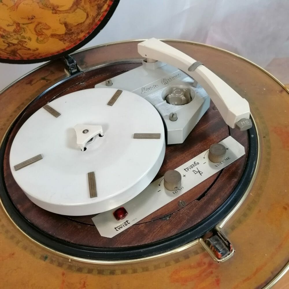 Mappamondo con giradischi anni 70 - immagine 8