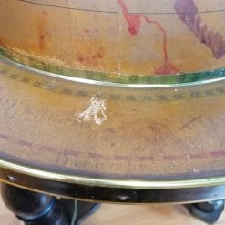 mappamondo vintage con giradischi