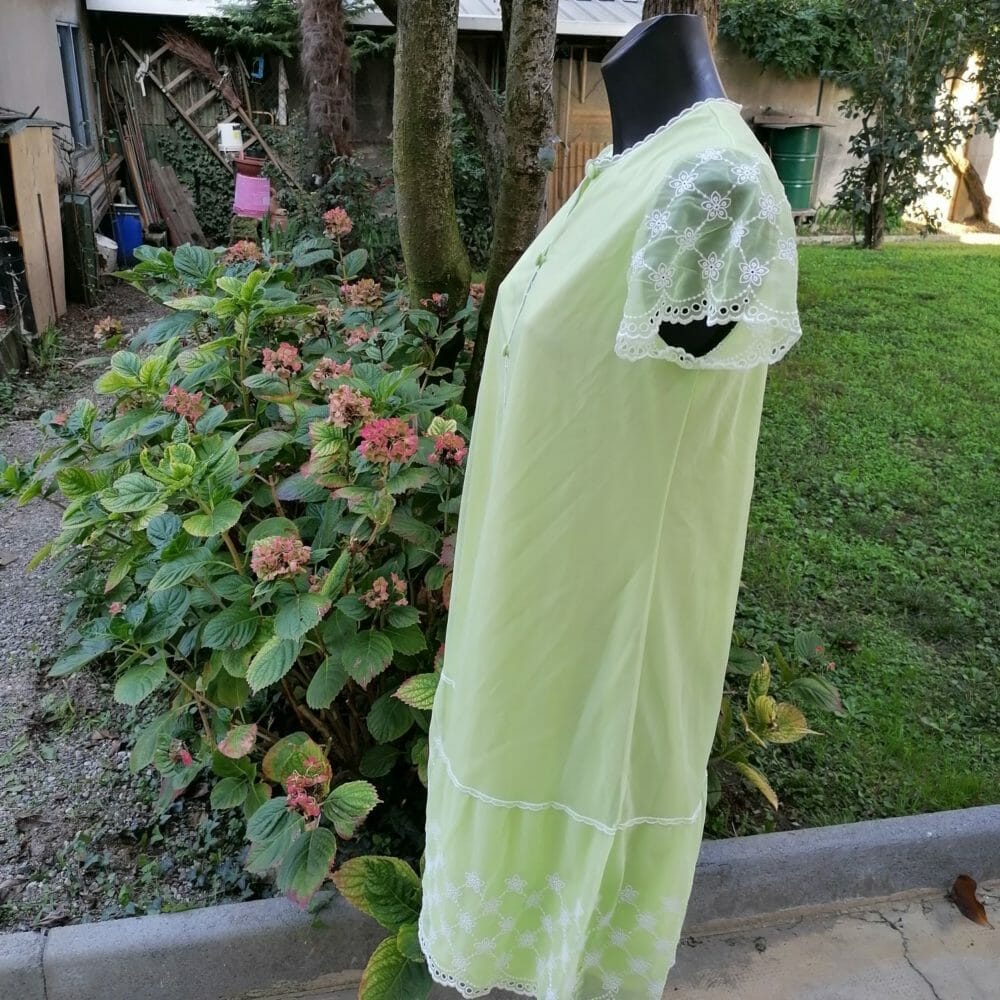 Lingerie vintage in velo e pizzo verde - immagine 3