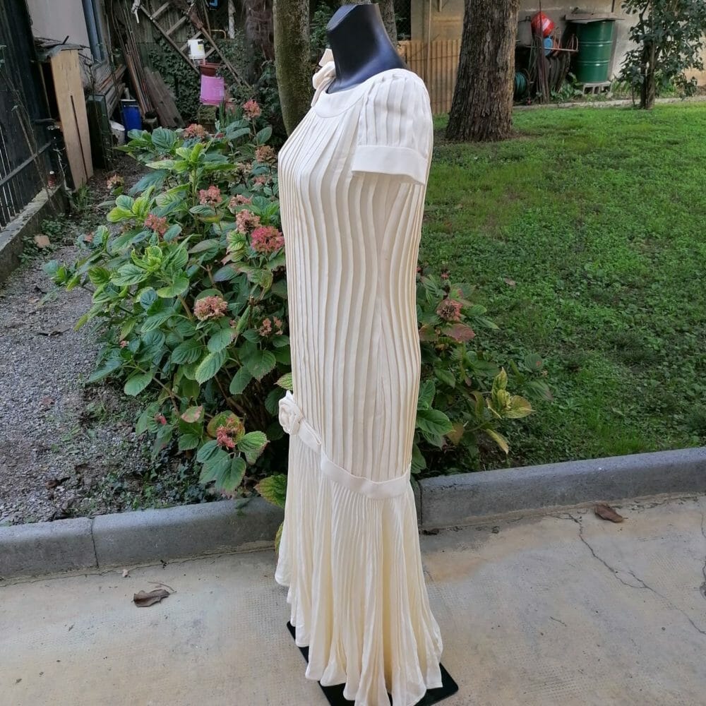 Abito sartoriale in seta pesante color avorio - immagine 4