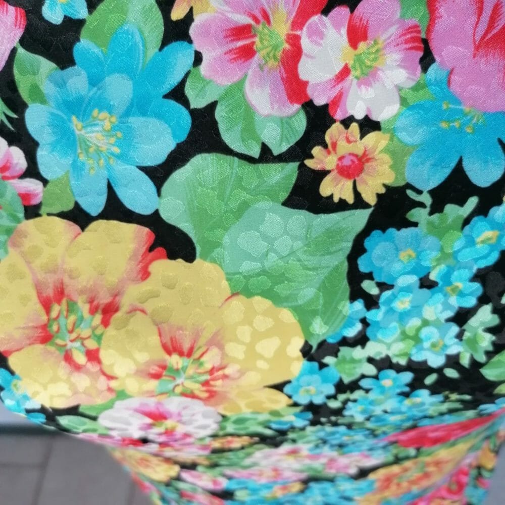 Abito di seta a fiori colori vivaci - immagine 3