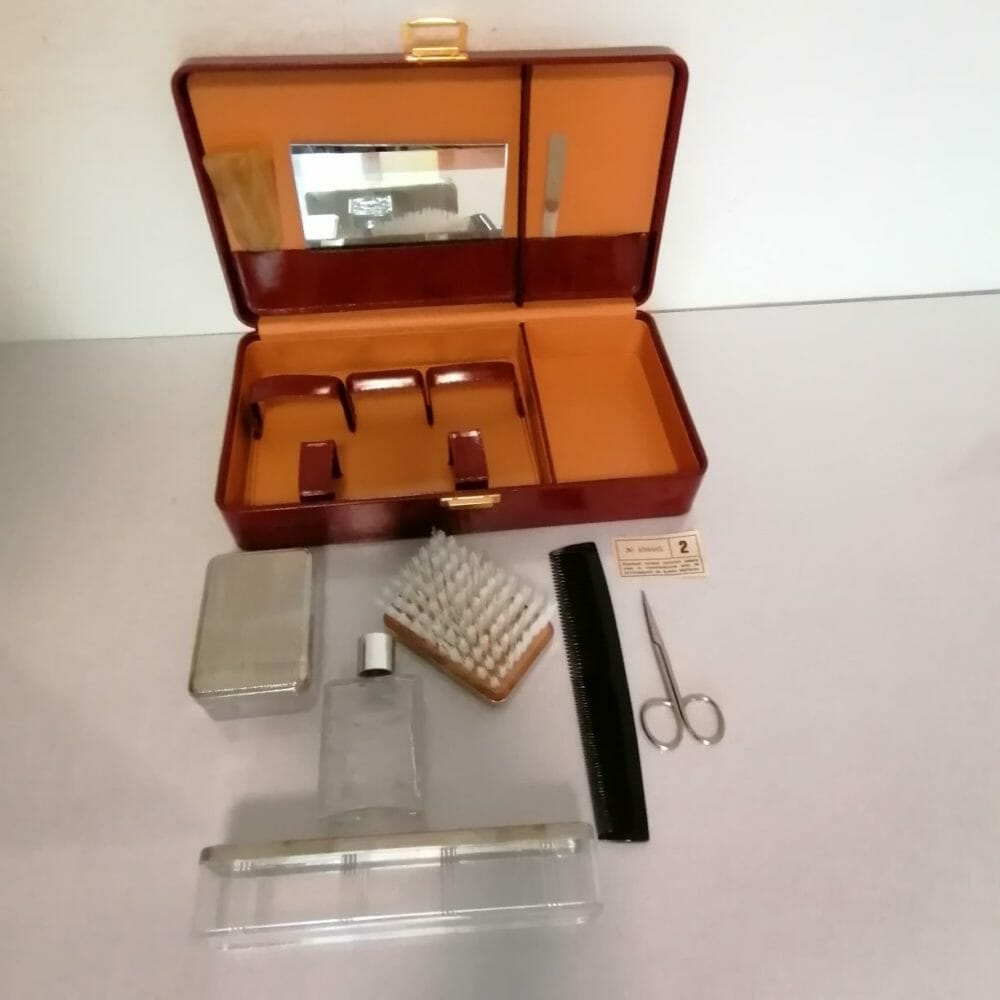 Cofanetto per toilette vintage in pelle con logo - immagine 2