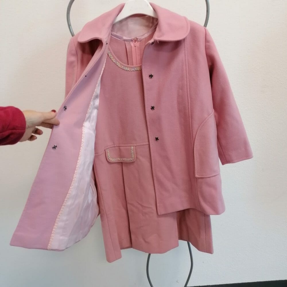 Completo sartoriale rosa abito e giacca - immagine 3