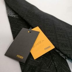 fendi cravatta in seta nuova con cartellino