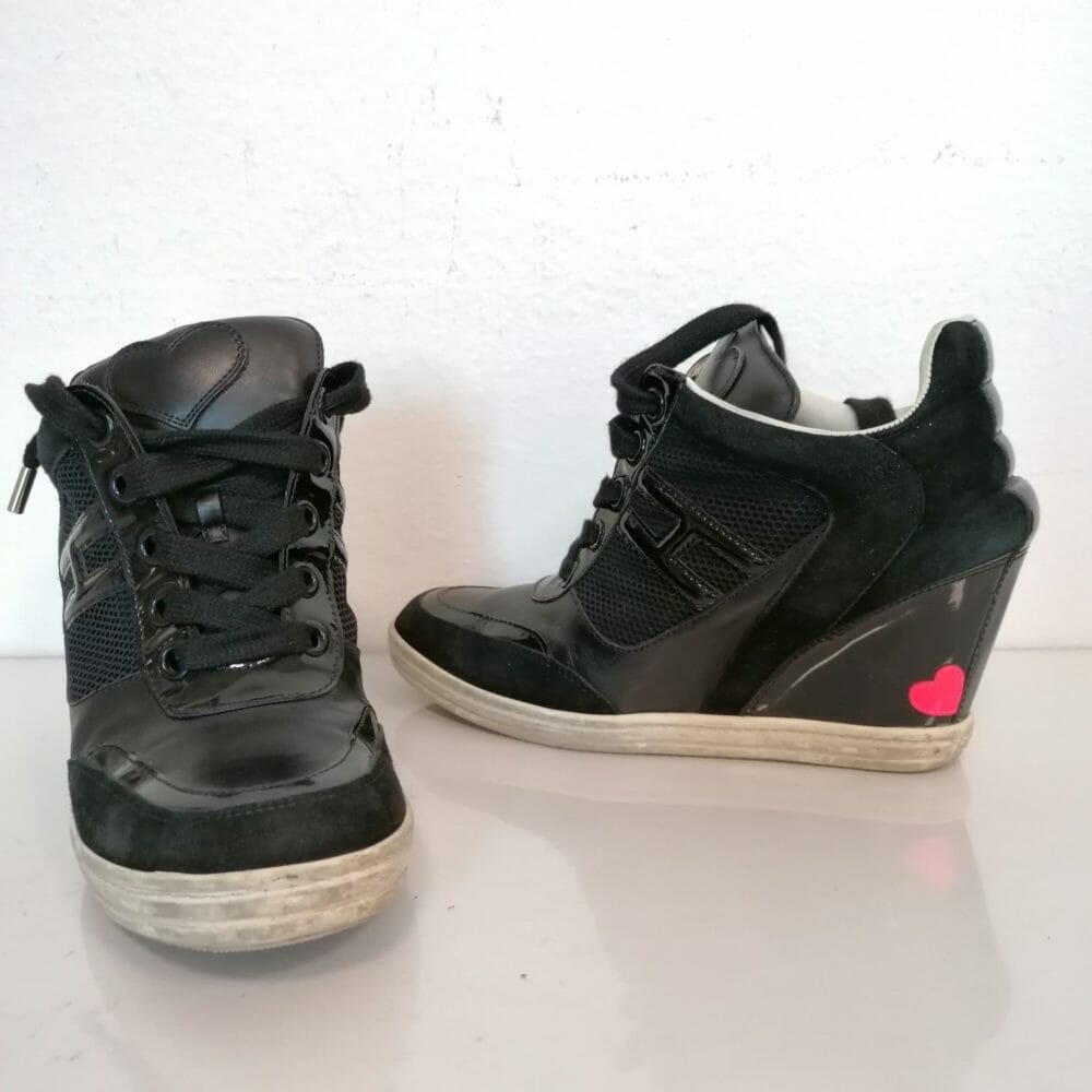 Hogan con zeppa, vernice e cuori - immagine 2