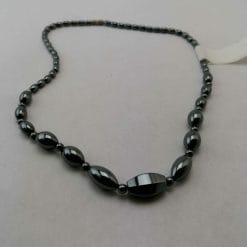 collana in ematite, perle allungate