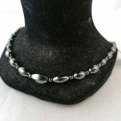 collana in ematite, perle allungate