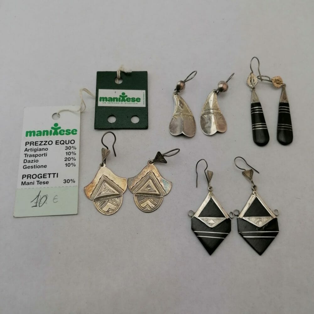 orecchini solidali in argento e legno