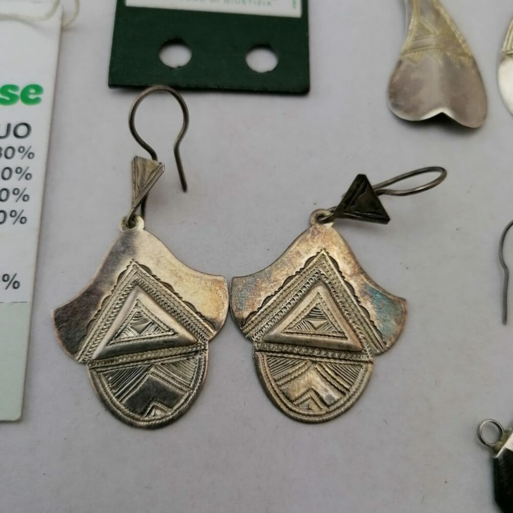 Orecchini solidali in argento e legno - immagine 2