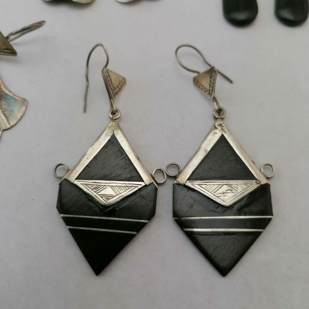 Orecchini solidali in argento e legno - immagine 3