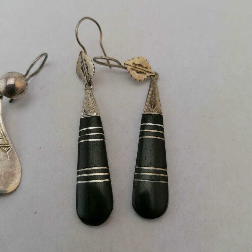 Orecchini solidali in argento e legno - immagine 4