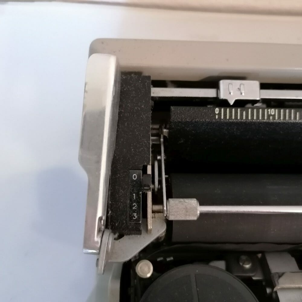 Olivetti Dora macchina da scrivere - immagine 6