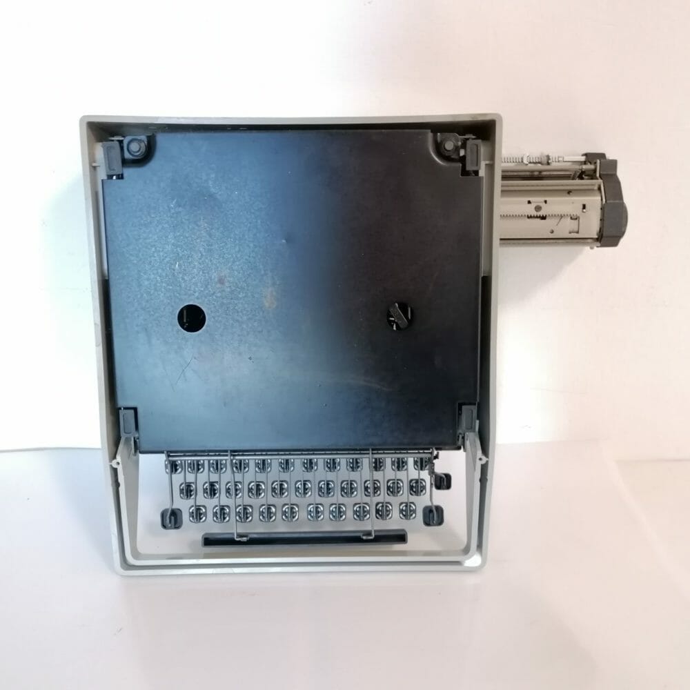 Olivetti Dora macchina da scrivere - immagine 11