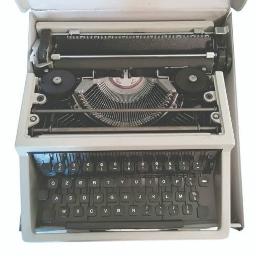 olivetti dora con valigetta macchina da scrivere