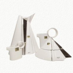 Set di ceramiche Carpiè Sele Arte Nove: brocca, caraffe e porta biscotti dal design futuristico. Perfetto per collezionisti e amanti del vintage.