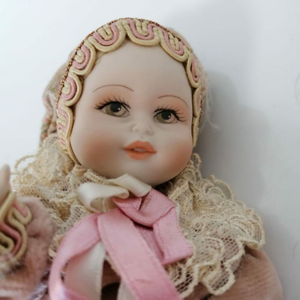 Bambole di porcellana fatte a mano, cinque - immagine 2