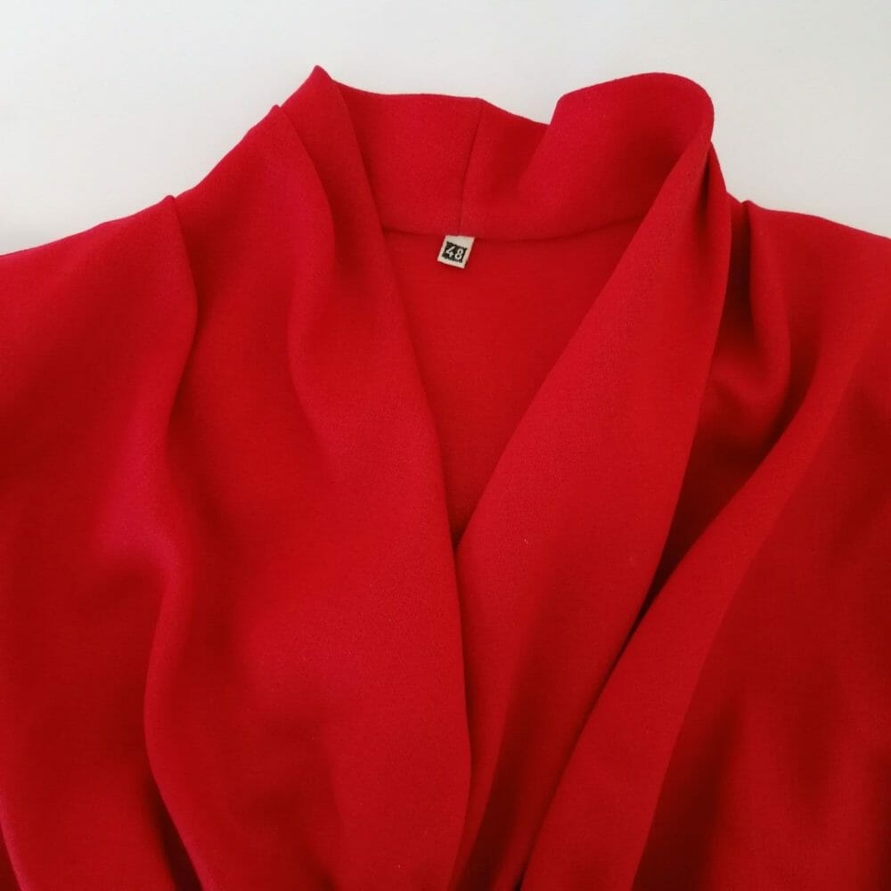 Completo vintage in crêpe rosso - immagine 7