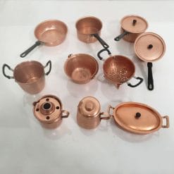 set di stoviglie giocattolo di rame anni 60