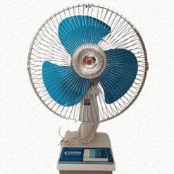 Straordinario ventilatore National anni '70! Perfettamente funzionante e conservato, offre un tocco di classe vintage alla tua casa o ufficio.