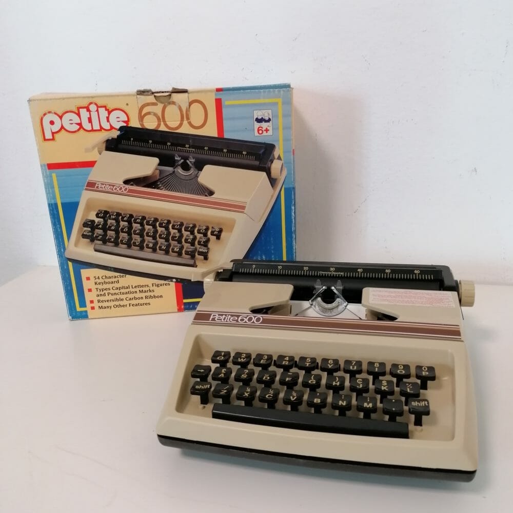 Petite 600 macchina da scrivere giocattolo anni 70