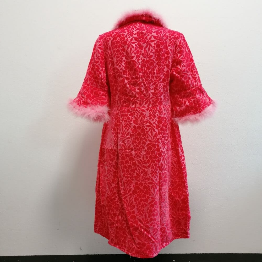 vestaglia anni 70 in ciniglia e piume di struzzo