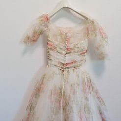 abito da sposa anni 90 in tulle floreale con strascico e coprispalle