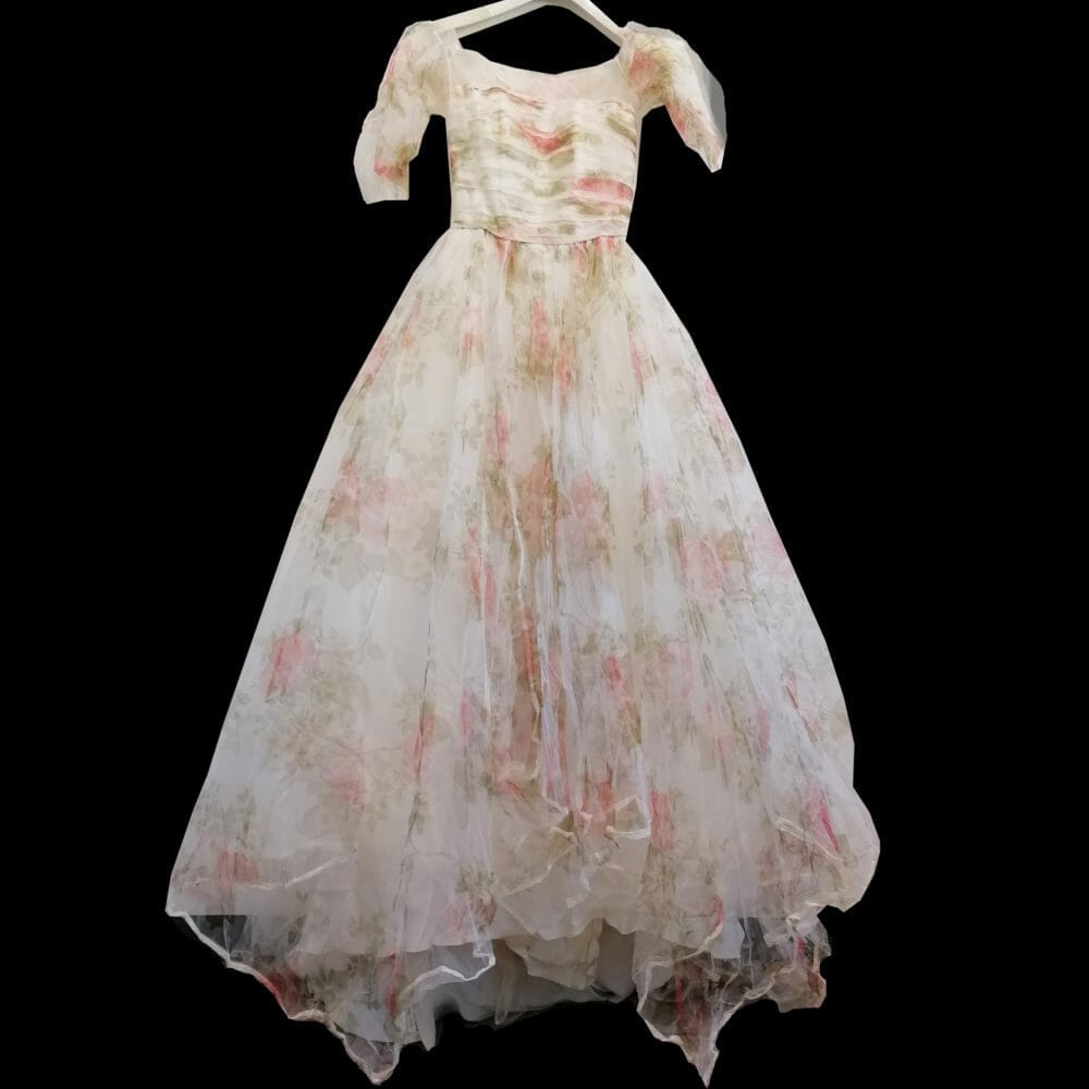 abito da sposa anni 90 in tulle floreale con strascico e coprispalle