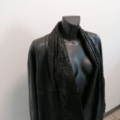 giaccone anni 80 in pelle nera con stampa serpente