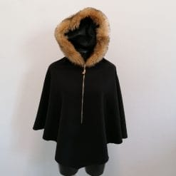 mantella vintage in lana nera con cappuccio