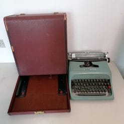 Macchina da scrivere Olivetti Studio 44